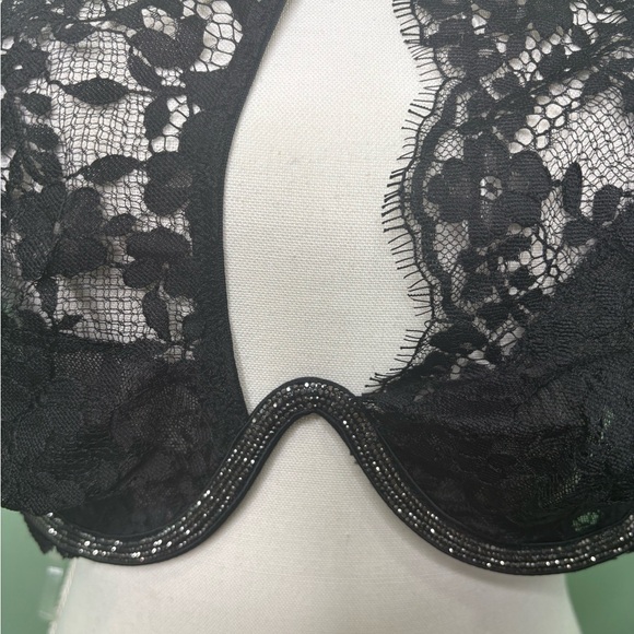 Elegant Black Lace Halter Bra Victoria - Picture 2 of 10